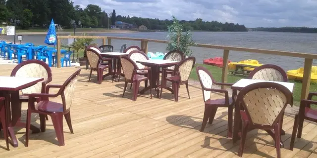 crêperie du lac - terrasse - lac au Duc - Taupont - Morbihan