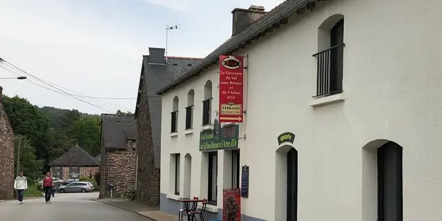 bar_descenteduval_tréhorenteuc_DestinationBrocéliande