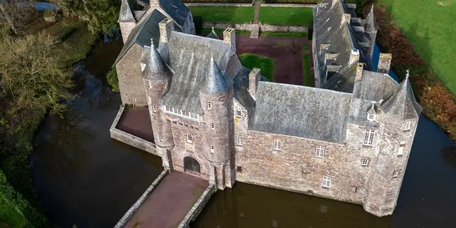 chateau de trecesson - vue aérienne - schiste rouge - Campénéac - Brocéliande