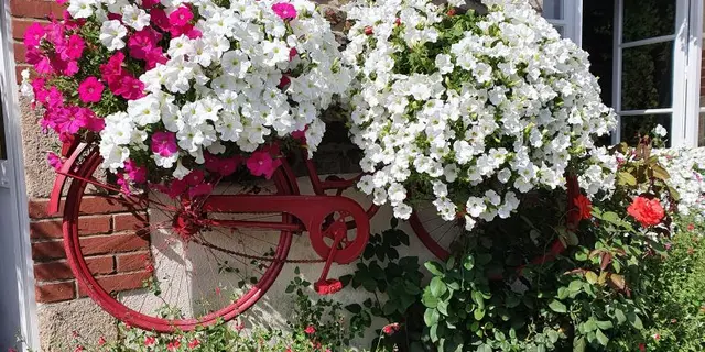 Chambre - hôtes - lits - canal - Josselin - Destination - Brocéliande