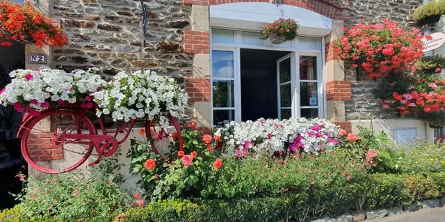 Chambre - hôtes - lits - canal - Josselin - Destination - Brocéliande