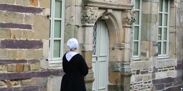 visite-guidee-insolite-renaissance-immersion2-Ploërmel_DestinationBrocéliande