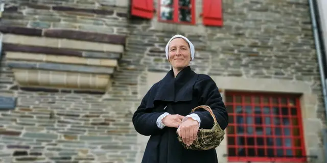 visite_guidée_insolite_costume_ploermel_siecledor_DestinationBroceliande