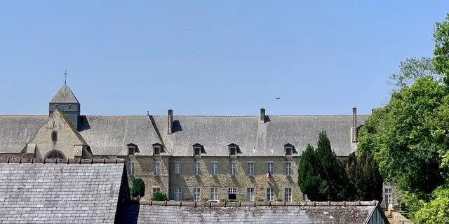 vue-sur-l-abbaye-de-paimpont-maison-des-legendes---1-2