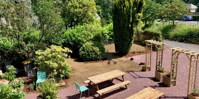 vue-sur-le-jardin-maison-des-legendes-paimpont---1