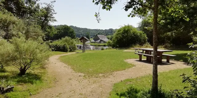 Aire de stationnement - Guillac - Morbihan - Bretagne