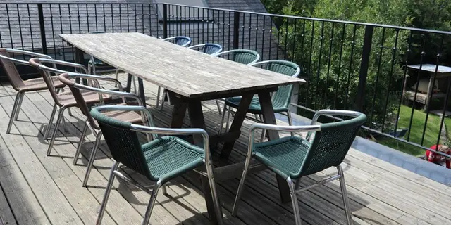 Auberge - terrasse ©Le Champ commun