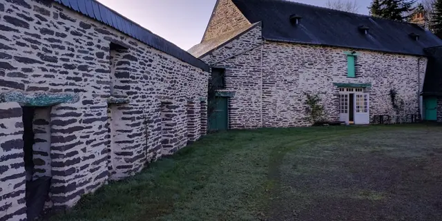 Auberge le Pont du Secret_Paimpont_parking clos