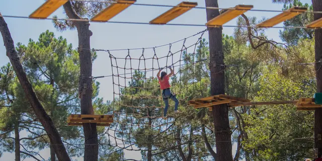 AventurO-Lac-Accrobranche-Lac-de-Tremelin-scaled
