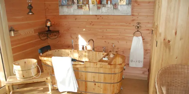 Baignoire cabane la bourousais - MAURE DE BRETAGNE