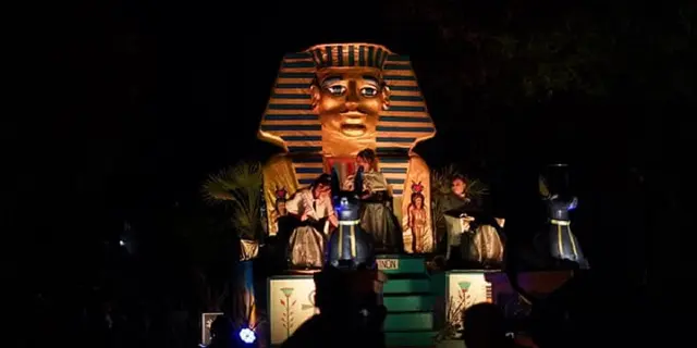 Carnaval nocturne - char - fête - Ploërmel - Bretagne