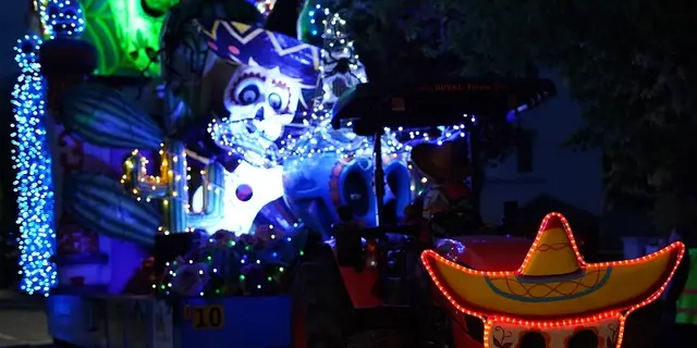 Carnaval nocturne - char - fête - Ploërmel - Bretagne