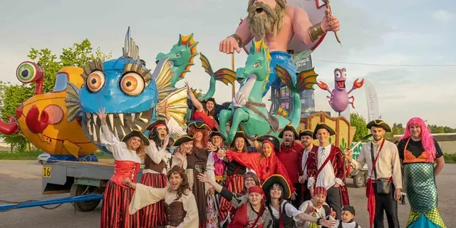 Carnaval nocturne - char - fête - Ploërmel - Bretagne