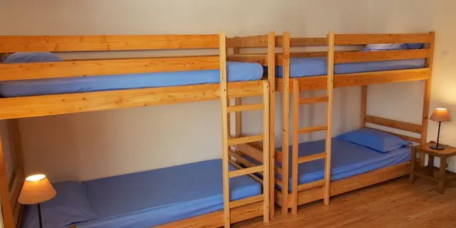 Chambre-collective--6-personnes--Auberge-du-Champ-Commun--2-
