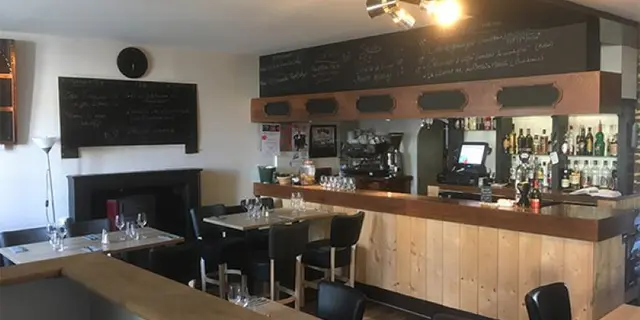 Cortessia-bar-Breal-sous-Montfort