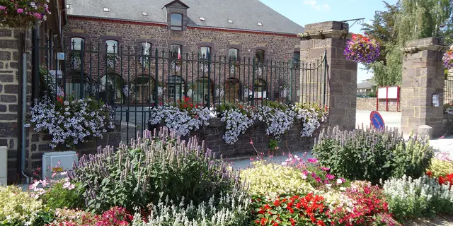 Hôtel de ville Montfort-sur-Meu