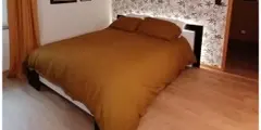Double chambre ocre