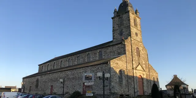 Eglise Irodouer - départ du circuit (1)