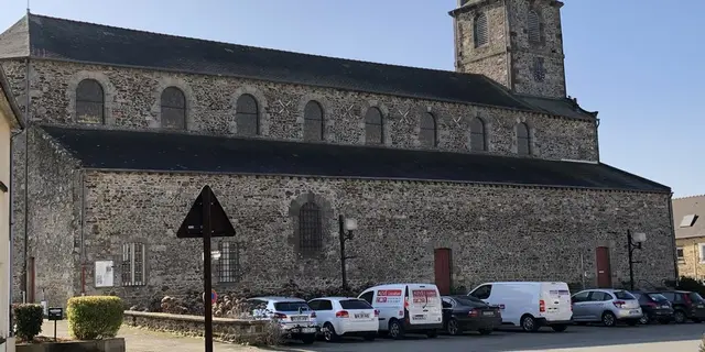 Eglise Irodouer - départ du circuit (2)