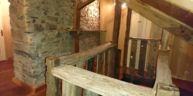 Gîte Ar Merglet_Maxent_escalier