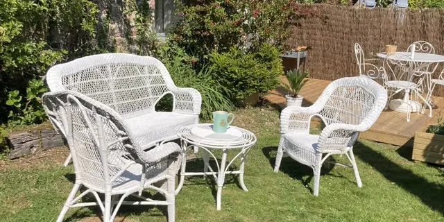 Gîte à la belle étoile_Paimpont_ salon de jardin