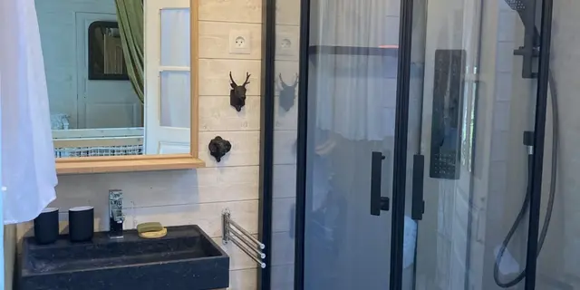 Gîte à la belle étoile_Paimpont_salle d'eau