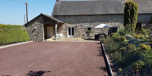 Gîte les doigts de fée_Paimpont_vue côté parking