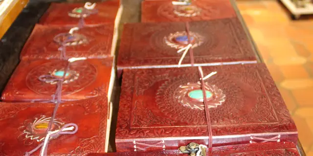 Grimoires en cuir Magasin Armoria Paimpont