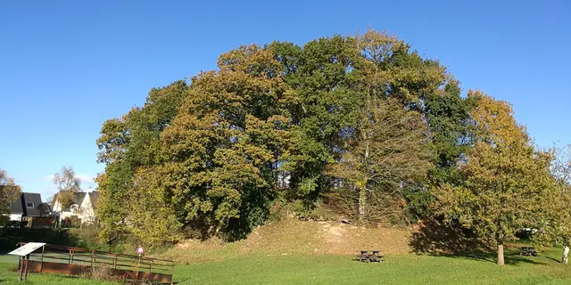Motte féodale Bédée Village Etape