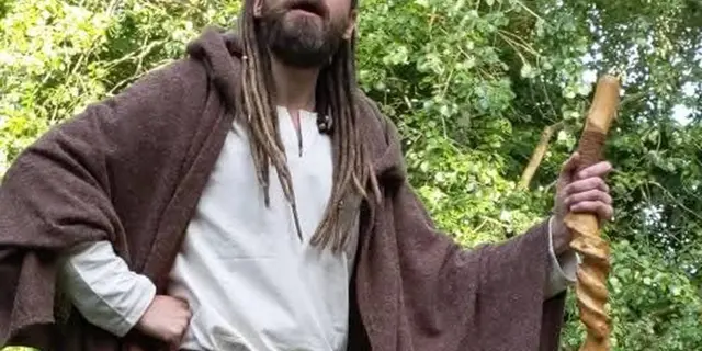 Jean-Le-Raconte'Art_Les_Saltimbranques_contes_animations_DestinationBroceliande