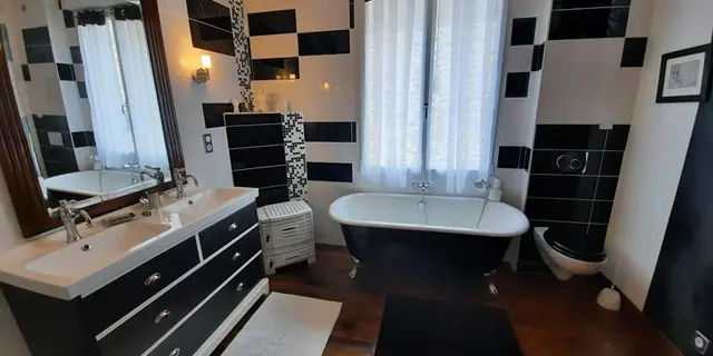 La Maison Jeanne )