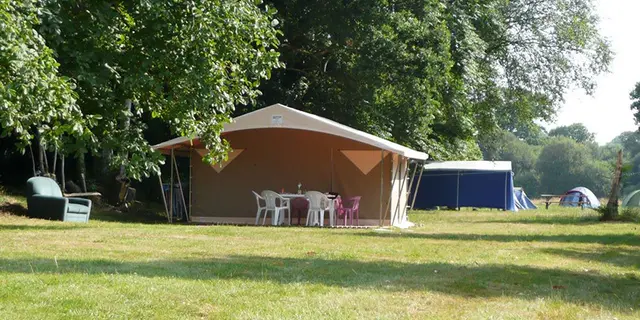 La Morinais-tente-équipée