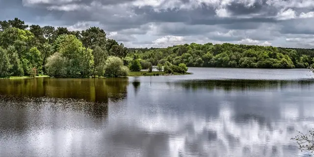 Lac_Centre_Arthurien_Comper_Concoret_Destination_Broceliande
