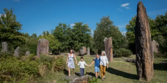 Le Néo-Menhirs-Monteneuf-2025