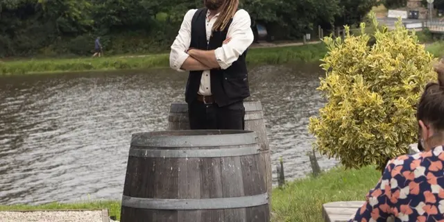 Jean-Le-Raconte'Art_Les_Saltimbranques_contes_animations_DestinationBroceliande