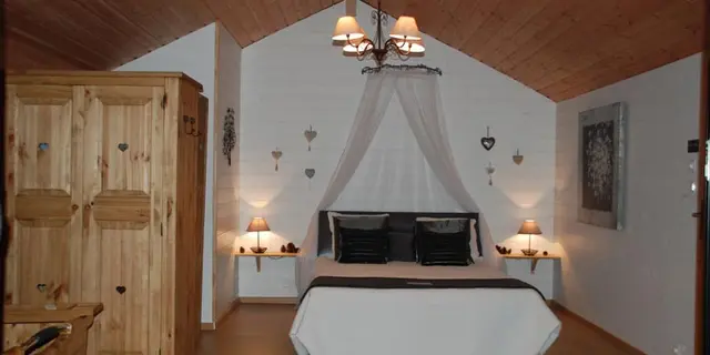 Lit à eau climatisé cabane la bourousais - MAURE DE BRETAGNE