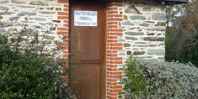 Malestroit aire camping-car écluse wc