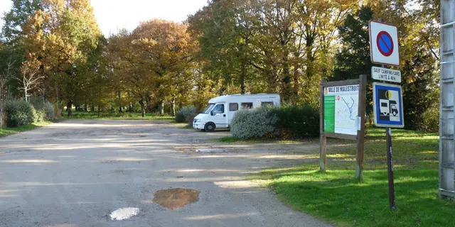 Malestroit aire camping-car écluse
