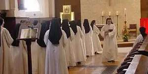 Monastère des Augustines messe des soeurs