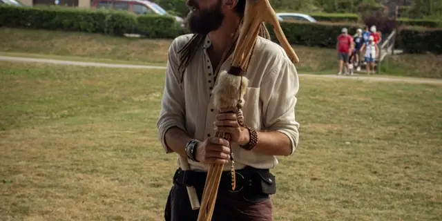 Jean-Le-Raconte'Art_Les_Saltimbranques_contes_animations_DestinationBroceliande