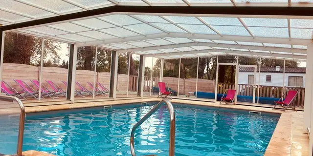 Piscine couverte et chauffée - Domaine du Roc - Val d'Oust
