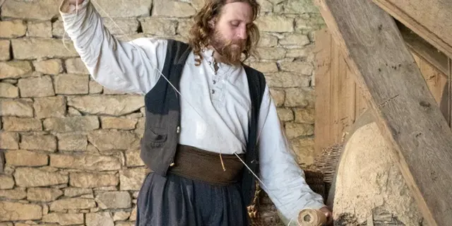 cie_saltimbranques_tony_contes_animations_Concoret_DestinationBrocéliande