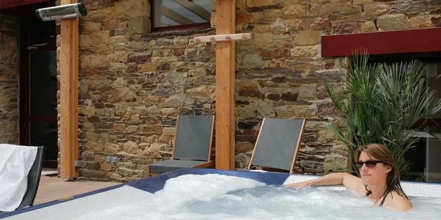 Relais de Brocéliande_jacuzzi