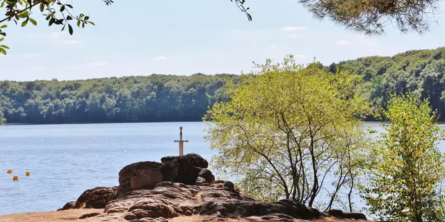 Réplique Excalibur au lac de Trémelin Iffendic