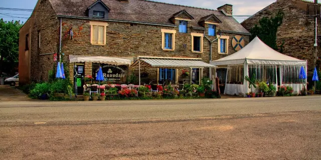 Restaurant-creperie-Chez-Bernard---La-Ruaudaie