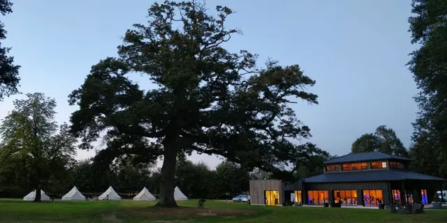 Salle de Réception exterieur - château du Pin - J.JOSSE