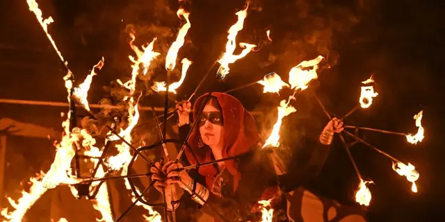 Tan-Elleil_spectacle_feu_Beltaine_Comper_Centre-Arthurien_DestinationBroceliande