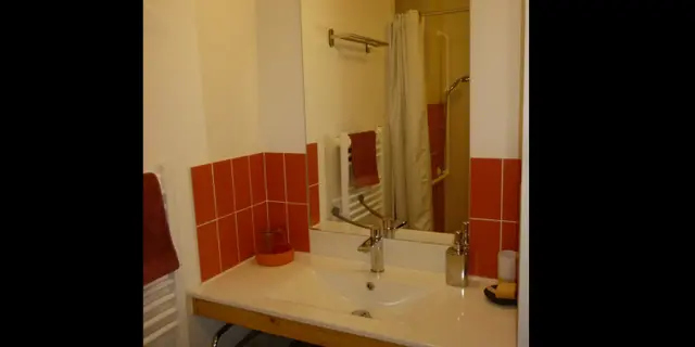 Terre Compagne - chambre plain pied PMR salle d'eau italienne