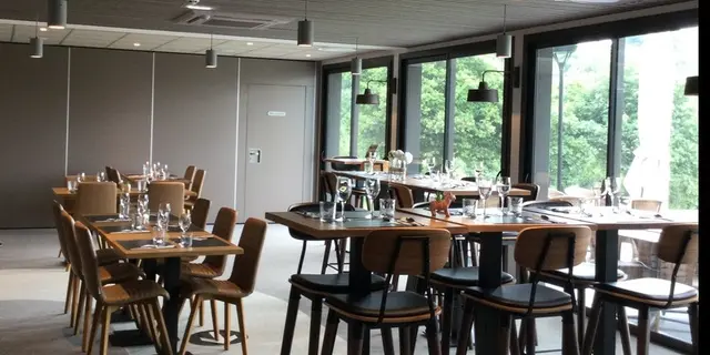 brit hotel L'Hippodrome - petit salon - Ploërmel - Morbihan - Bretagne