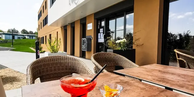 brit hotel L'Hippodrome - terrasse - Ploërmel - Morbihan - Bretagne